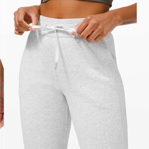 Lululemon Scuba High Rise Fleece Jogger, Heathered Core Utra Light Gray, 6